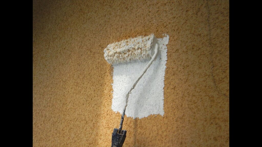 ペンキを塗っている画像